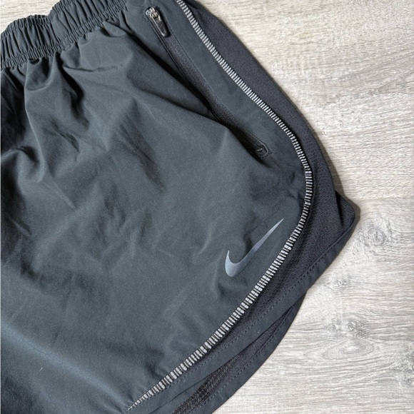 Nike Black Women's Athletic Shorts - Picture 2 of 3